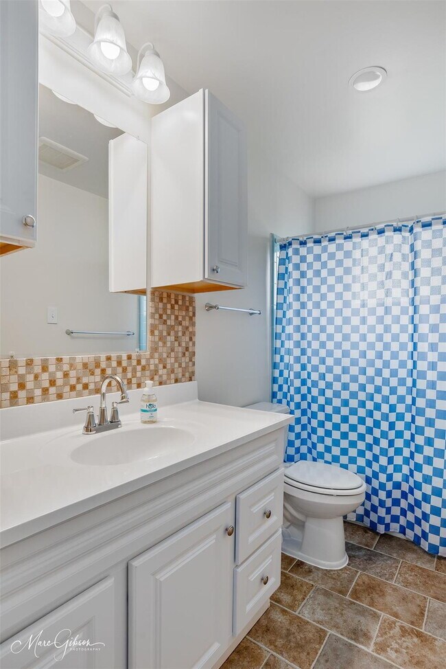 Building Photo - "Charming 3-Bedroom Retreat with Cozy Fire...