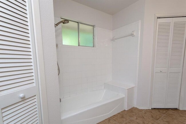 Building Photo - Cozy 3/BR 2/BA Home with Fireplace, Washer & Dryer Included