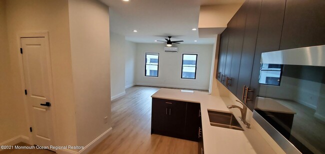 Building Photo - 37 E Front St