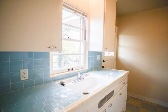 Building Photo - In the Heart of NW-Mid-Century 2Bdr Lives Like a Little House!