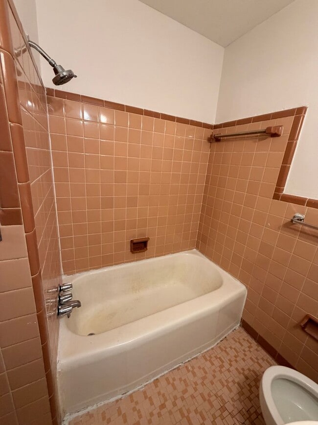 Building Photo - Brick 3/1.5 House in West Rome- $1,250