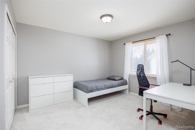 Building Photo - 5648 Whitfield Dr