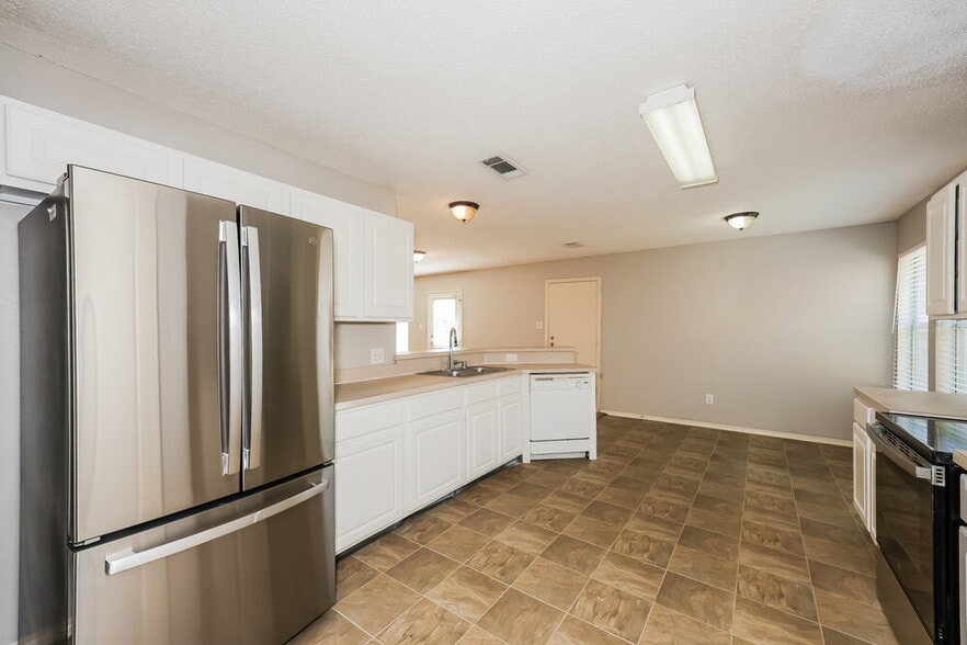 Building Photo - 735 Cedarwood Dr