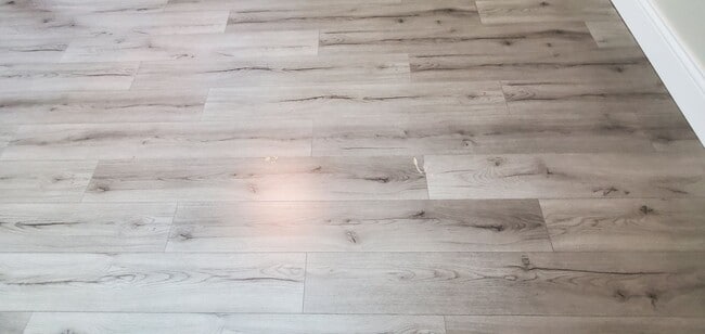 Building Photo - Extraordinary Townhome in Carbondale's South West