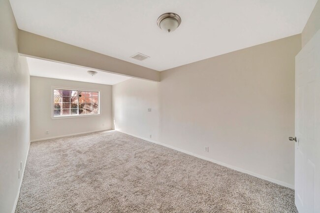 Building Photo - Stylish 4-Bed Mid-Century Home