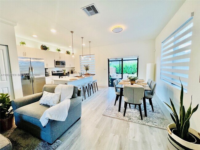 Building Photo - 25532 SW 108th Ave