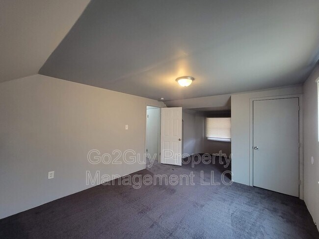 Building Photo - 18034 Birwood St