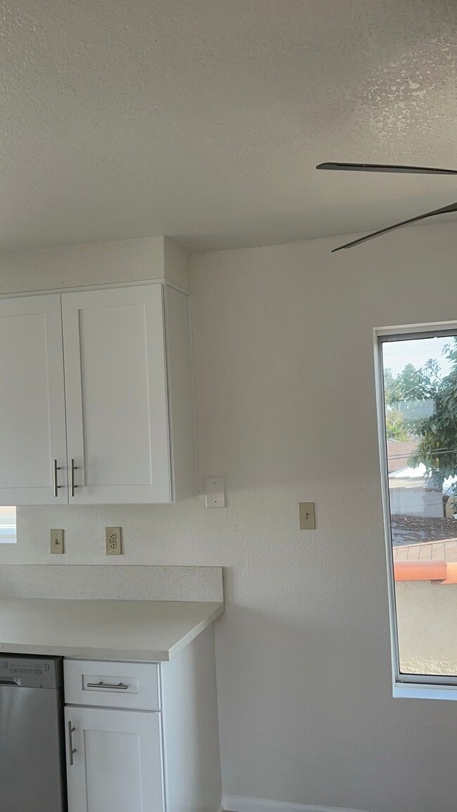 Building Photo - 5847 Gaviota Ave