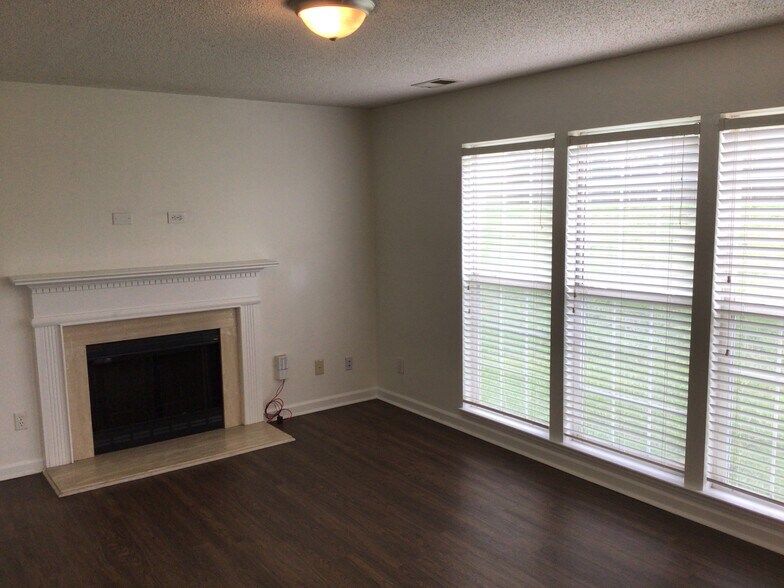 Building Photo - 9401 Fetlock Ct
