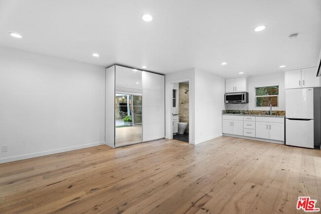 Building Photo - 4136 Greenbush Ave