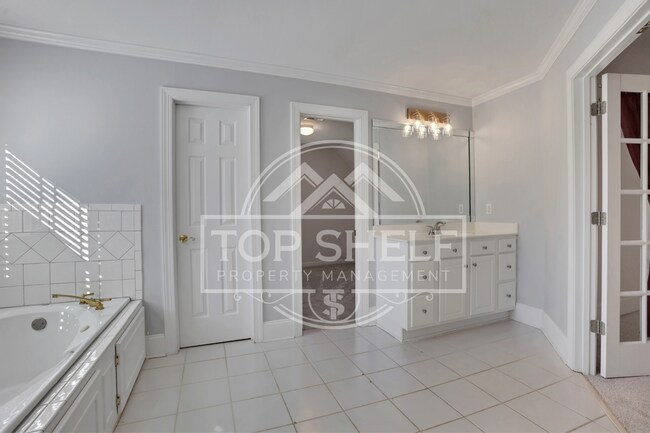 Building Photo - 127 Tara Blvd