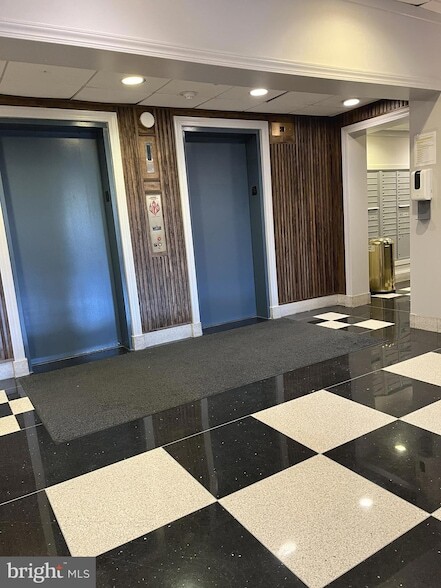 Building Photo - 8315 N Brook Ln