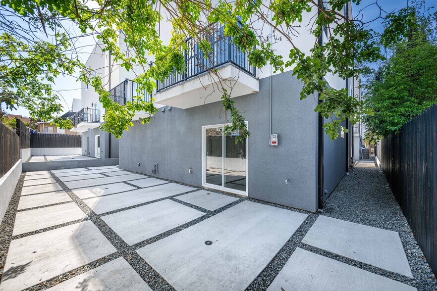 Building Photo - 648 N Boyle Ave