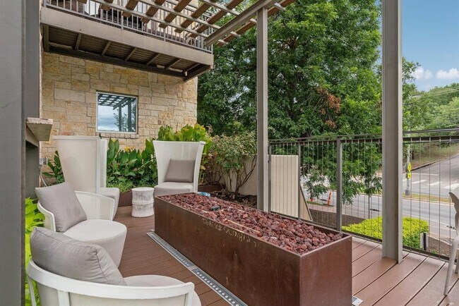 Building Photo - 1900 Barton Springs Rd