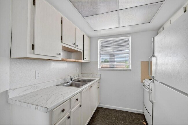 Building Photo - 1406 Barton Rd