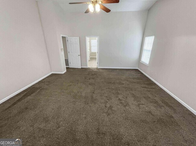 Building Photo - 6205 Tree Ridge Dr N W