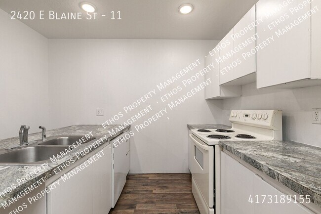 Building Photo - 2420 E Blaine St