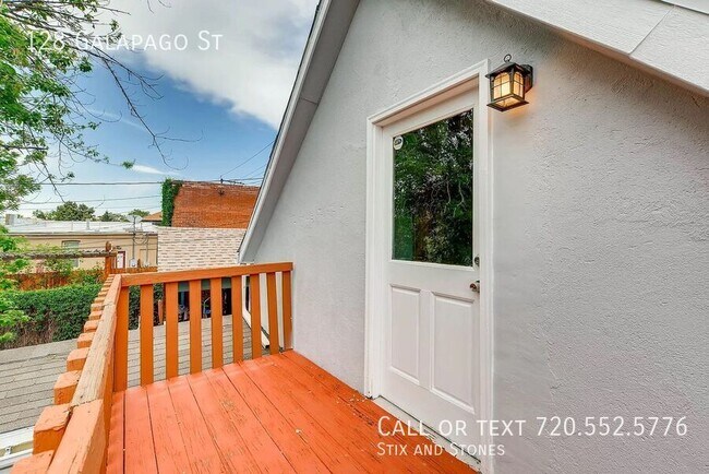 Building Photo - 128 Galapago St