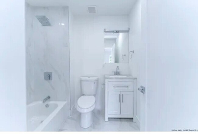 Building Photo - 520 Delaware Ave