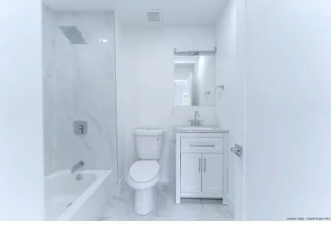 Building Photo - Fully renovated RARE 2BR 2 FULL BATH apartment!