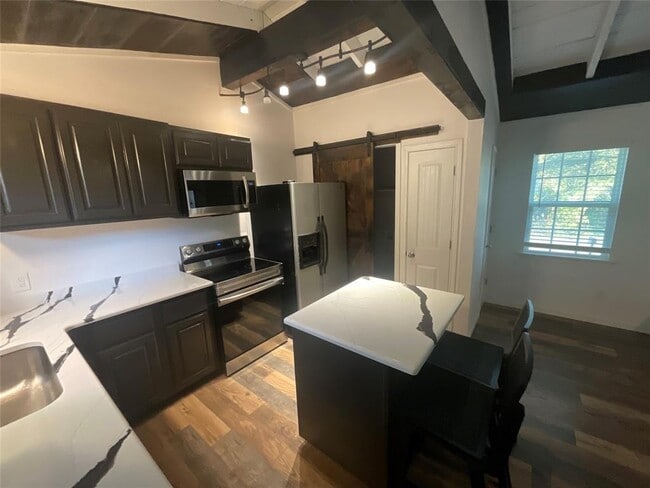 Building Photo - 18302 Redbud Ln