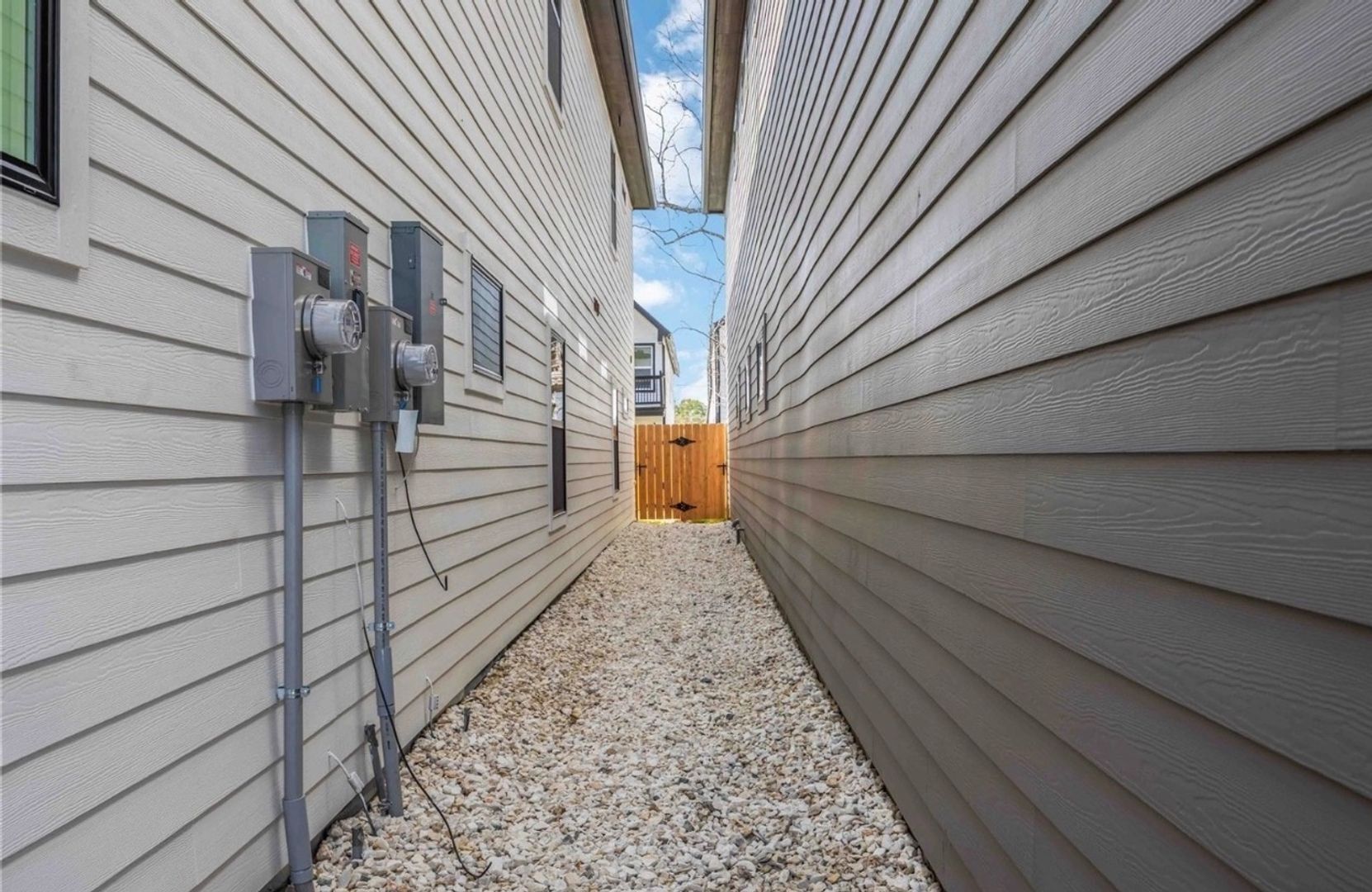 Building Photo - 8007 Cora St