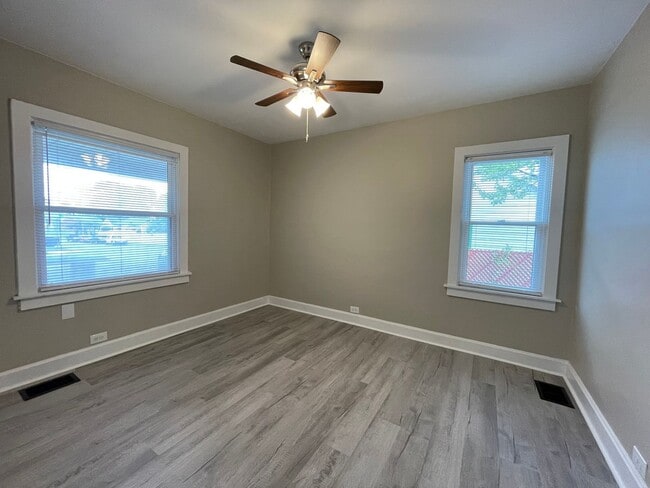 Building Photo - Newly Renovated Just For You! 3 Beds/1 Bat...