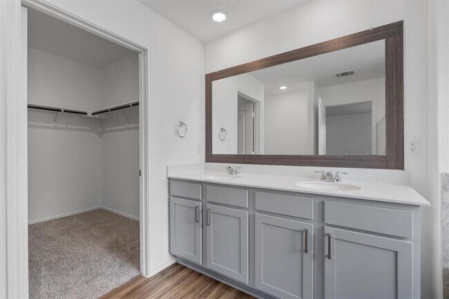 Building Photo - 245 Salt Springs Rd