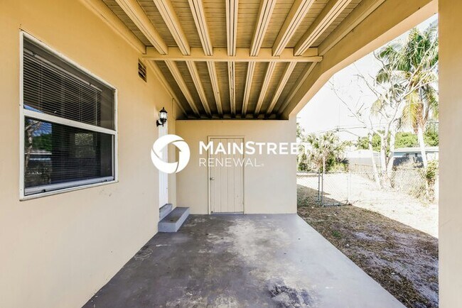 Building Photo - 3 Bedroom Pet-Friendly Home in Fort Lauder...