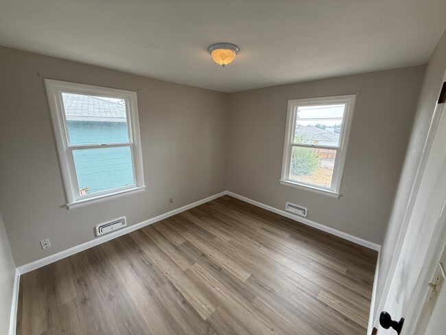 Building Photo - 820 35th Ave Ct
