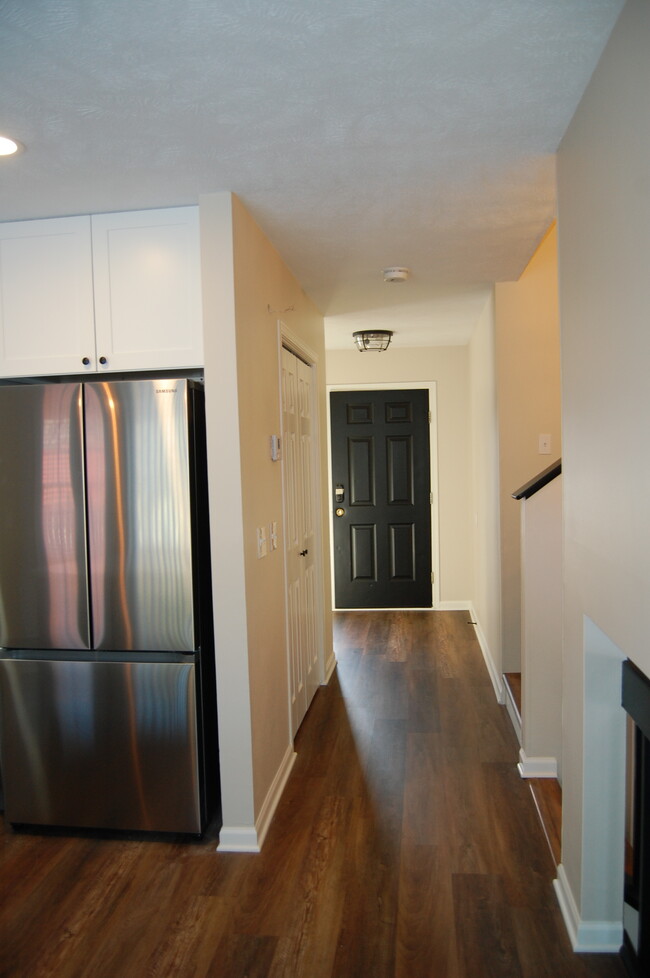 1st floor Hallway - 3075 Chartwell Ct