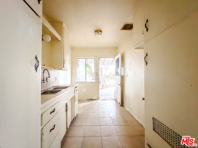 Building Photo - 1107 Date St