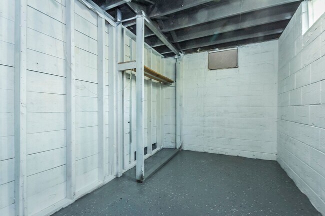 Building Photo - 2 Bedroom for Rent in Des Moines