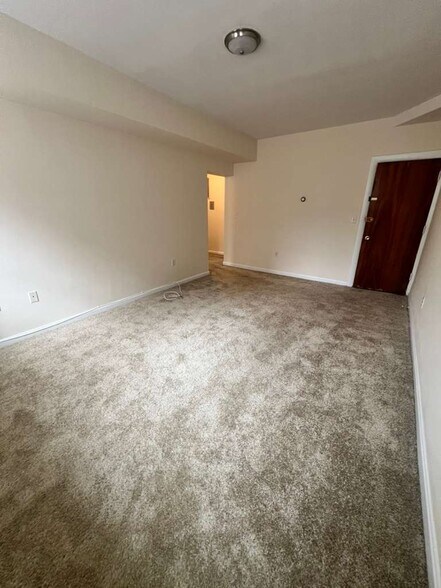 Primary Photo - 17 Green St