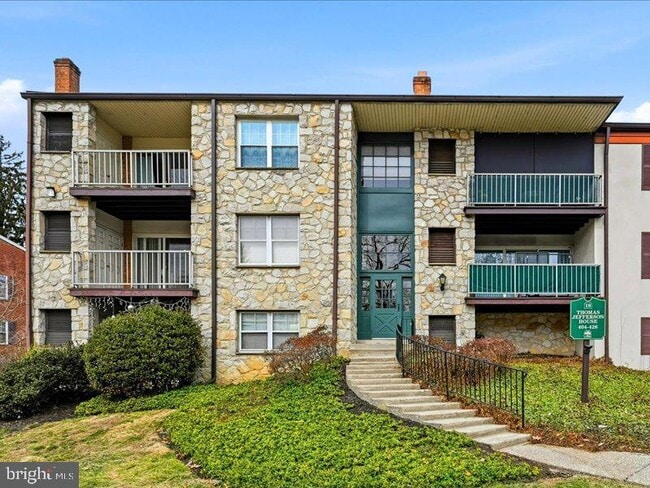 Building Photo - 421 Drummers Ln