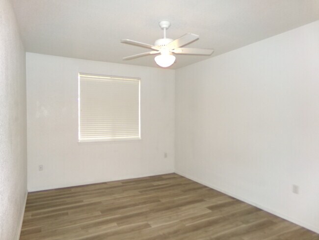 Building Photo - 3002 W Elizabeth St