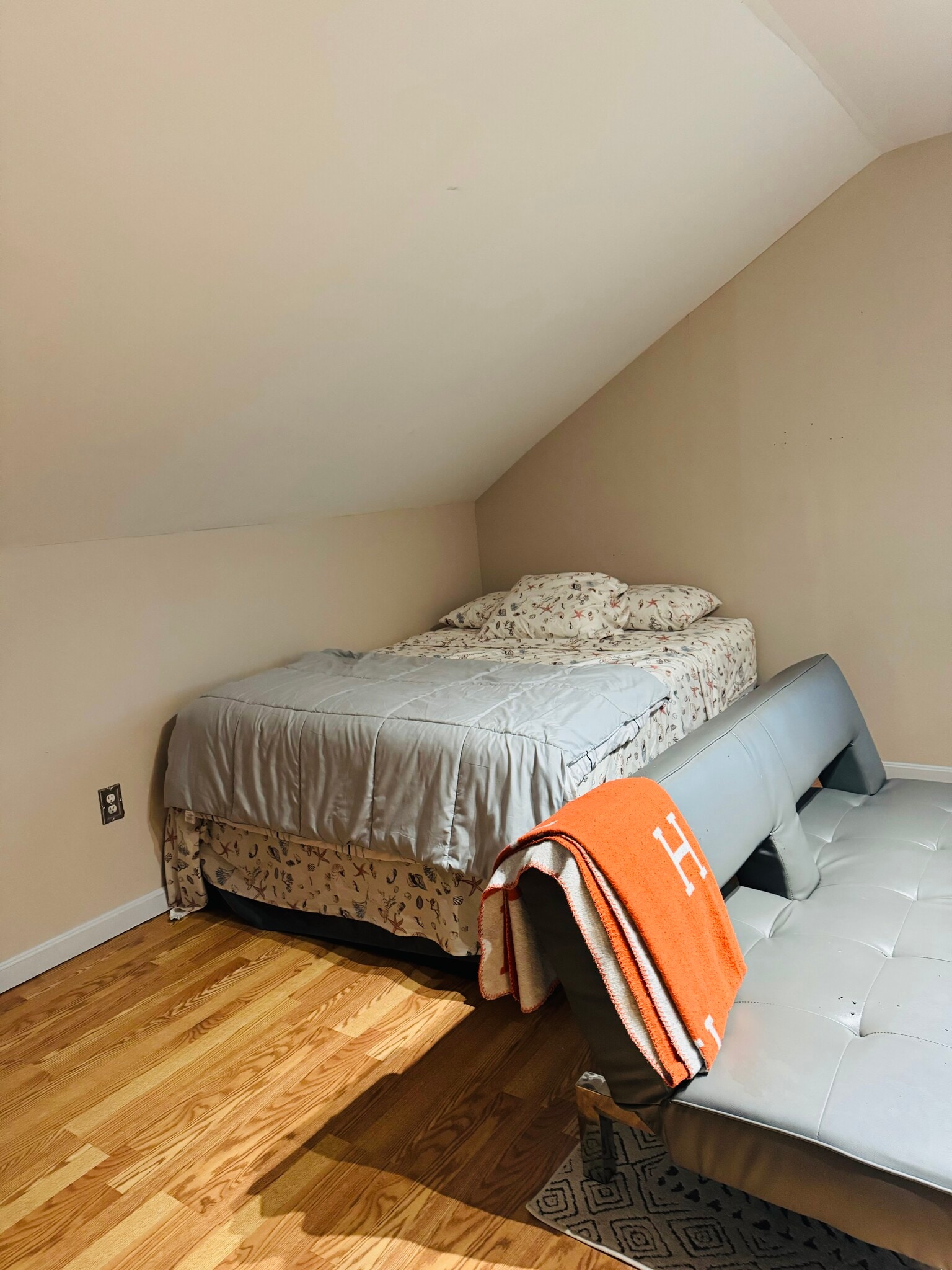Bed 2 - 65 Asti Ave