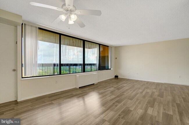 Building Photo - 3705 S George Mason Dr