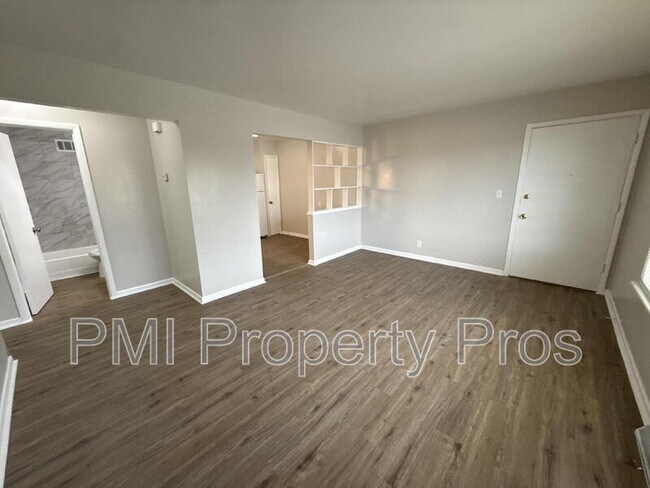 Building Photo - 7701 W Hampton Ave