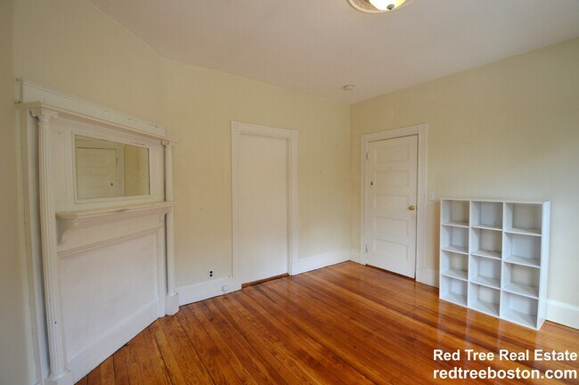 Building Photo - 10 Bucknam St