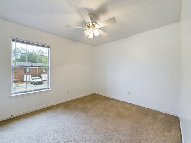 Building Photo - 3150 Belle Meade Dr