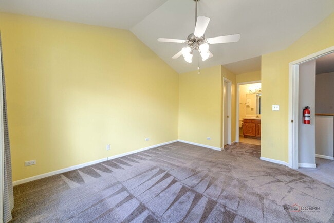 Building Photo - 1432 Hampshire Ct
