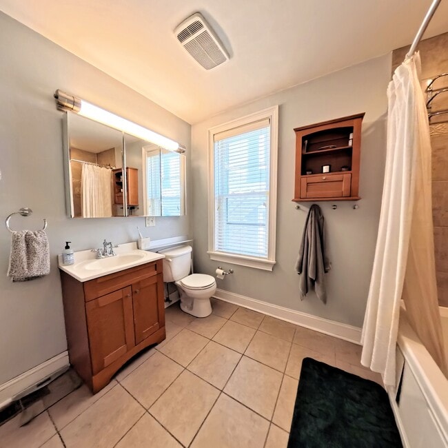 Building Photo - 142 Athens St