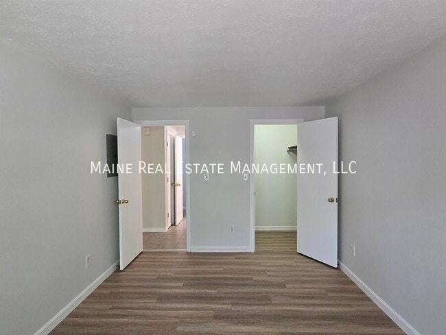 Building Photo - 20 Tall Pines Dr