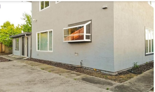 Building Photo - 1151 Viewpointe Blvd