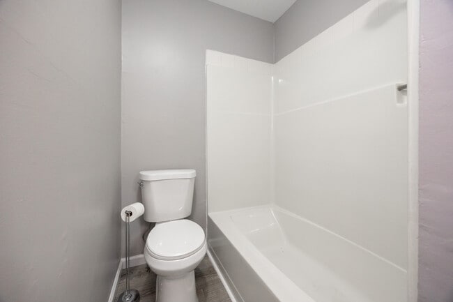 Building Photo - 1114 Bayless Pl