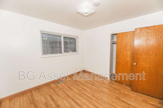 Building Photo - 1011 Manor Rd