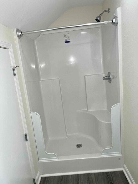 Building Photo - 404 E 18th St