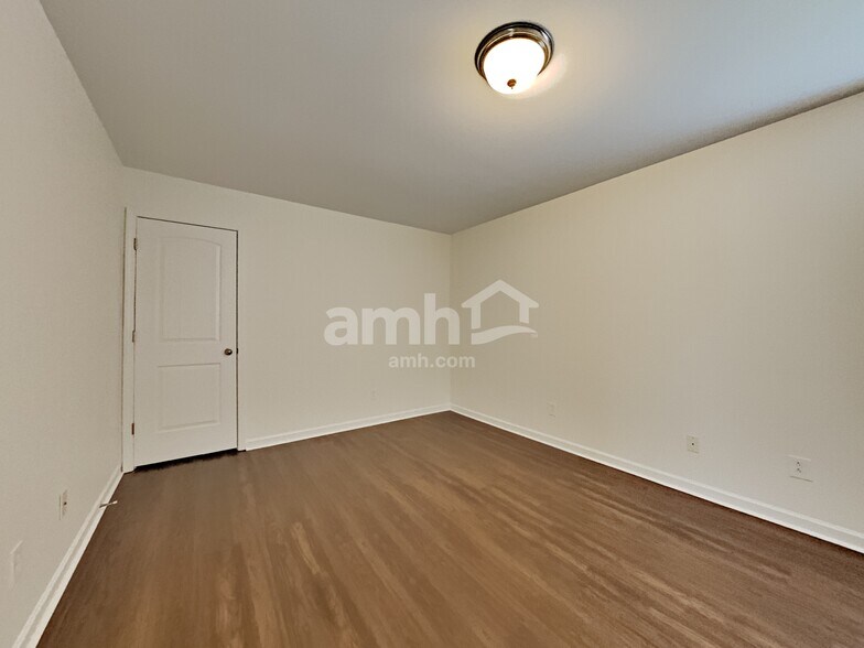 Building Photo - 3318 Diamond Ct