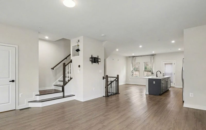 Building Photo - 6118 Northwest Dr